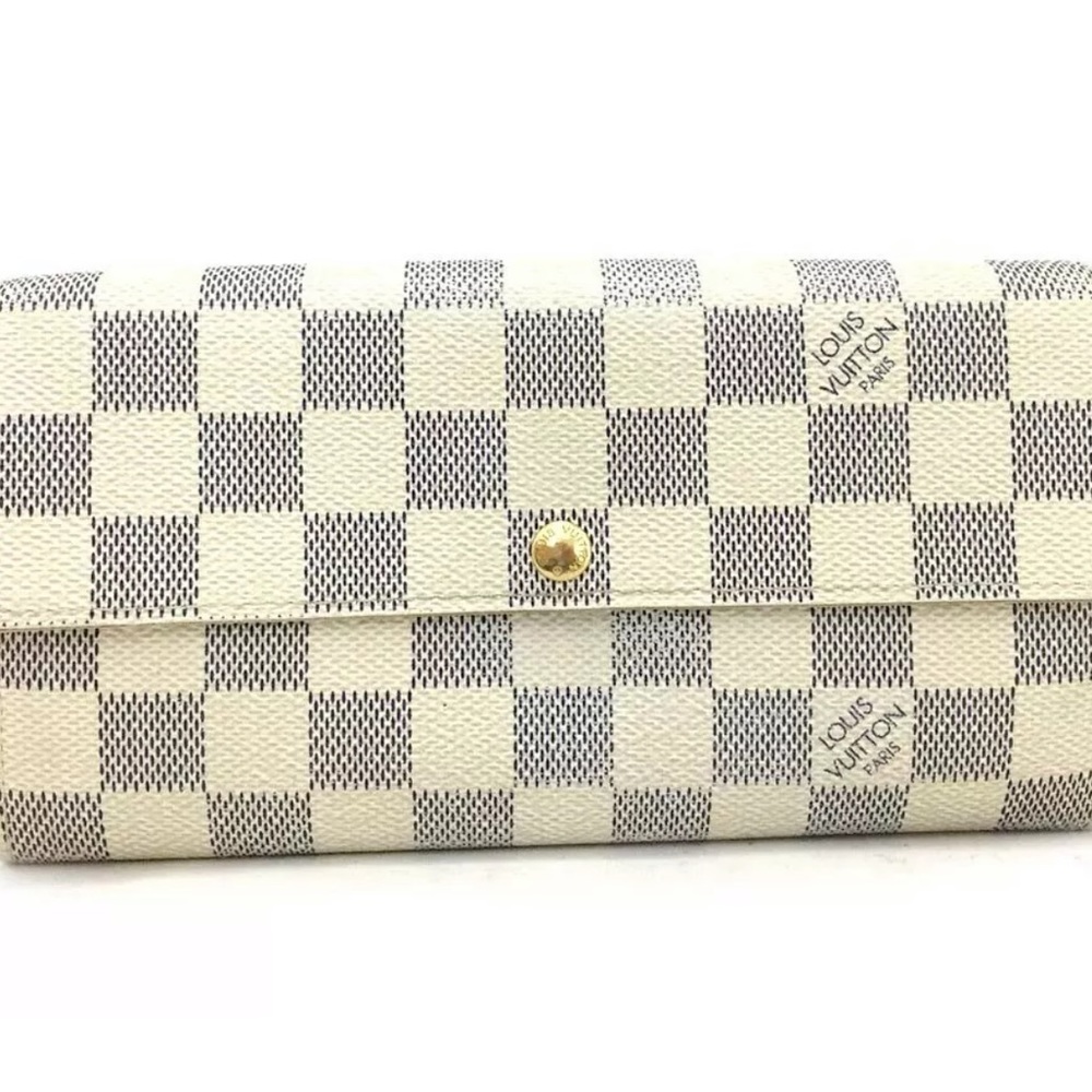 Authentic LouisVuitton Sarah long wallet